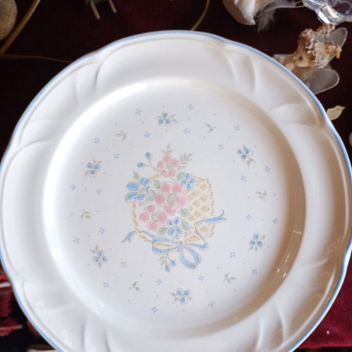 Porcelain plates like new, pack of 9, made in Japan, 27 cm diameter