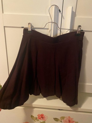 Bershka Bordeaux skirt size Large like new