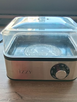 Egg cooker used, missing parts, unknown if works