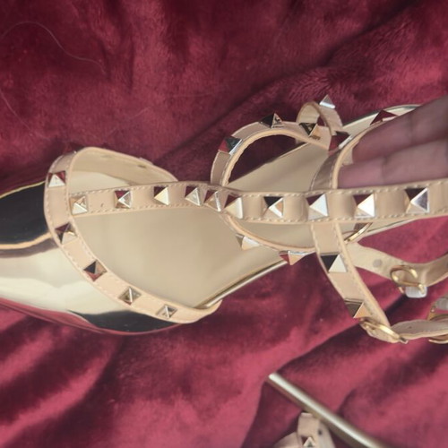 Gold high heels new with studs, size 39, satin strap