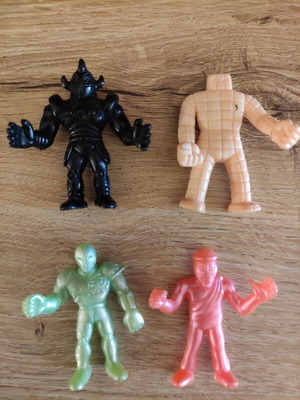 Alien figures used, collectible, pack of 4 from 80s/90s