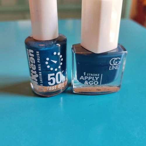 Blue nail polish like new, student set of 2