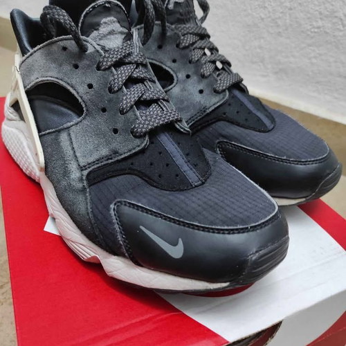Nike Huarache athletic shoes used, size 42, black and white