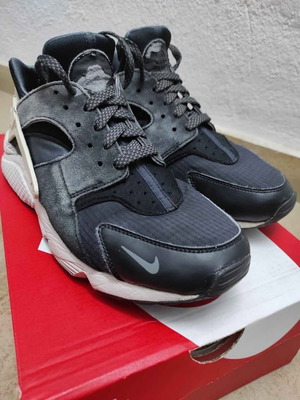 Nike Huarache athletic shoes used, size 42, black and white