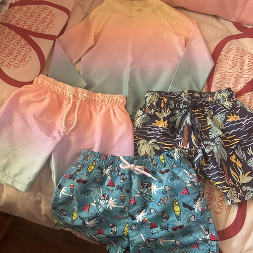 Boys' swimwear set with sun protection shirt H&M like new, ages 2-4