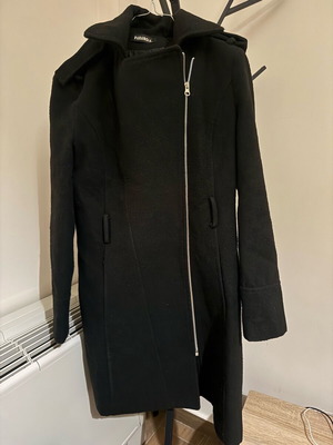 Paranoia coat with asymmetrical zipper size XL like new, black