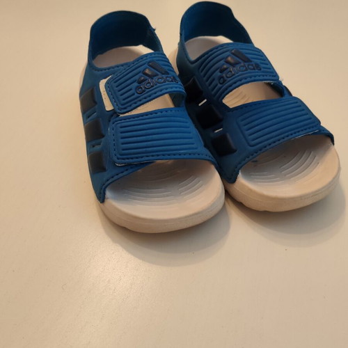 Adidas Altaswim 2.0 blue kids beach shoes size 26, like new