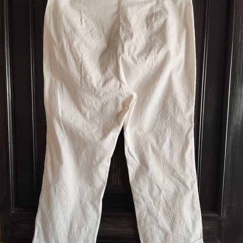 Butterfly Crop Pants (Capri) White with Embossed Animal Print Like New