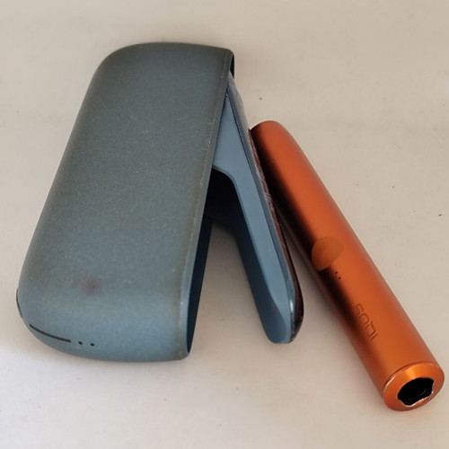 IQOS Iluma tobacco heating device like new, Moss Green and Terracotta