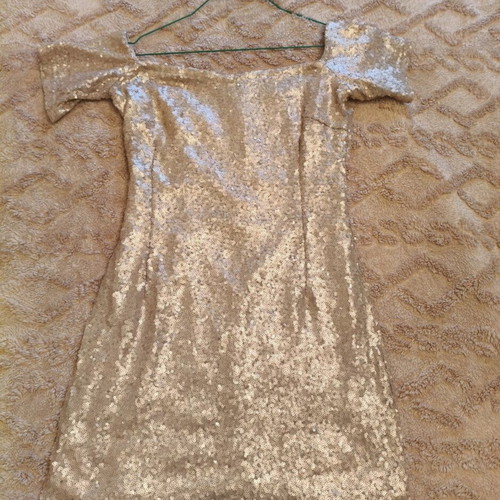 Dress with sequins like new, size S, gold color