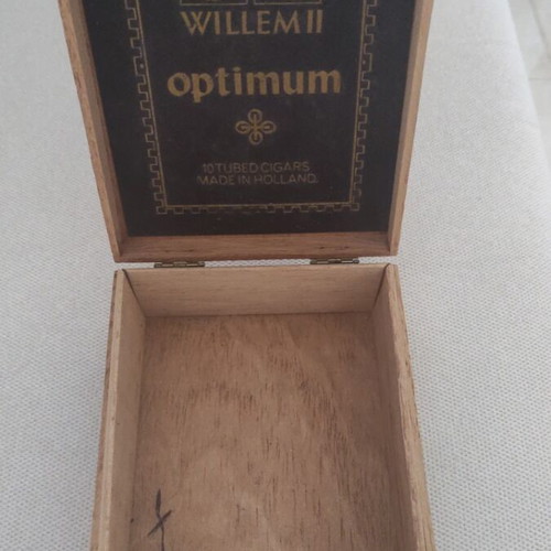 Optimum Willem II wooden cigar box used, empty for 10 cigars