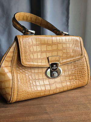 Barbara Milano leather handbag with embossed croco pattern tan like new