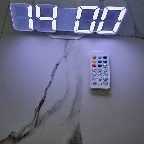 Digital clock like new with remote control and temperature display