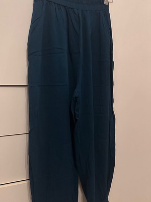 Παντελόνι Vassia Kostara σαν καινούργιο, άνετη εφαρμογή, μέγεθος S