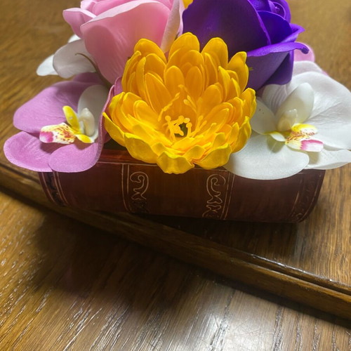 Book planter made of gypsum ceramic and soap flowers new