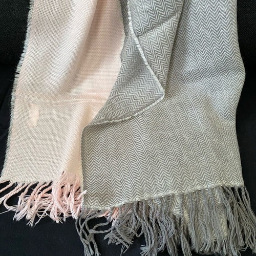 Two-tone scarf new, gray and pink