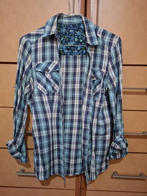 Terranova women's shirt like new, size M, white and blue