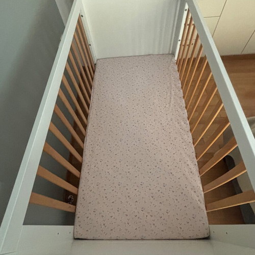 Swing baby cot and mattress like new, 70x140 cm, beech wood