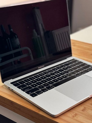 Apple MacBook Pro Touch Bar 13 ιντσών 2016 σαν καινούργιο