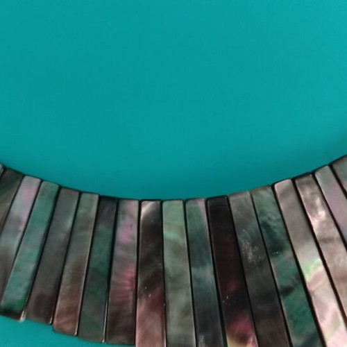 Statement necklace with double-sided natural mother of pearl