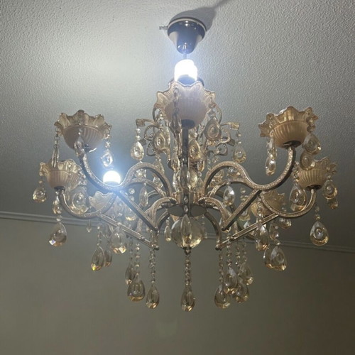 Gold bronze chandelier with 8 sockets like new