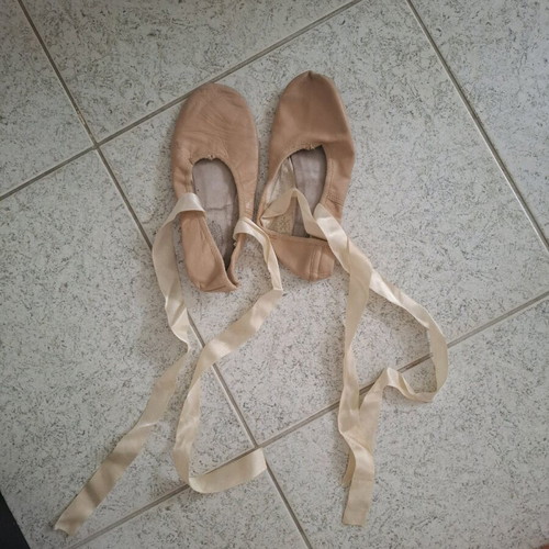Ballet shoes like new in very good condition