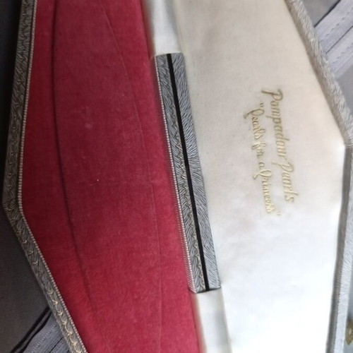 Pompadour Jewelry Case like new, gray polygonal box with embossed clips