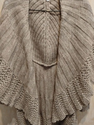 Bosebelking knitted cardigan sweater like new, beige, size M-L