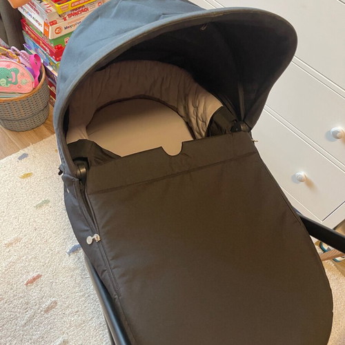 Stokke Beat stroller with carry cot like new, with boxes and instructions