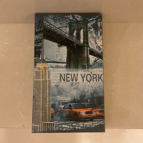 Jewelry box in book shape New York like new