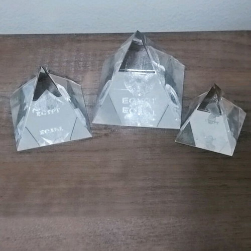 Glass decorative pyramids like new, heights 7, 5.5 and 4.5 cm
