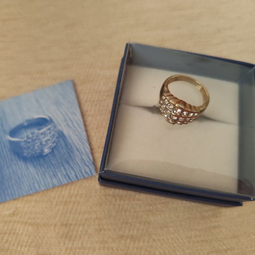 DeAgostini Marilyn Monroe Collectible Ring like new, yellow gold