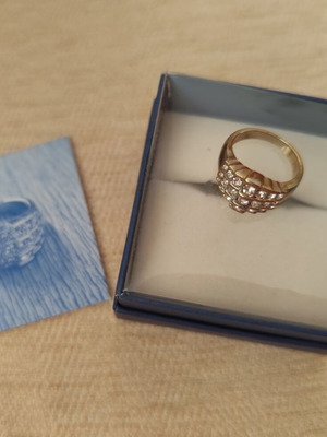 DeAgostini Marilyn Monroe Collectible Ring like new, yellow gold