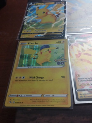 Pikachu card pack, like new, 6 cards