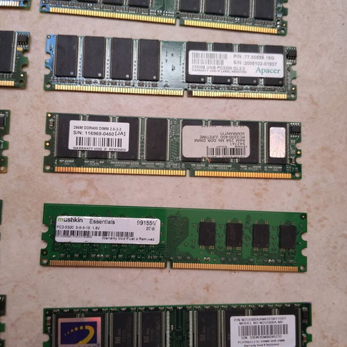 Memory cards used, old, external condition good, unknown functionality