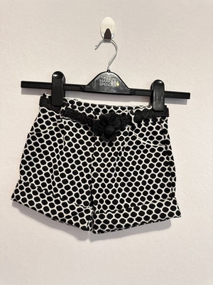 Children's black and white shorts with belt and flower, age 2-4