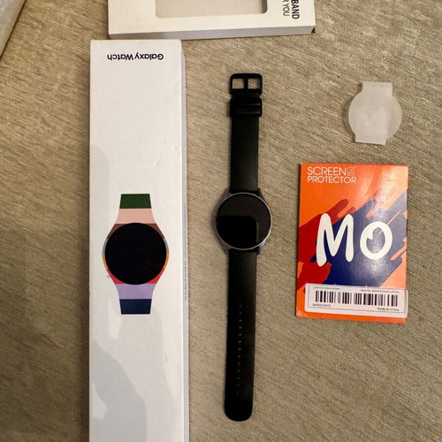 Samsung Galaxy Watch 7 40mm LTE with screen protector and extra band