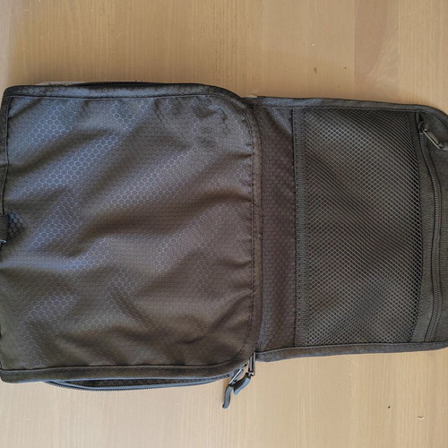Grunwald Hanging Travel Toiletry Bag like new, black