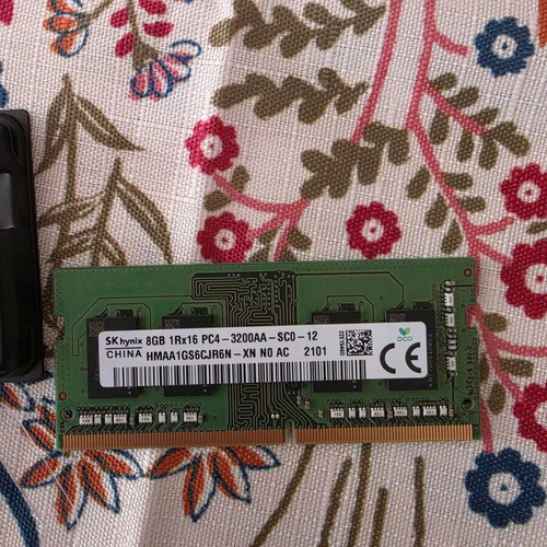 Sk hynix 8GB PC4-3200AA laptop memory module like new