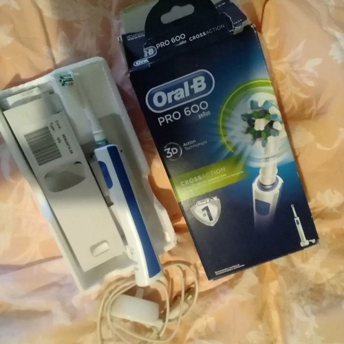 Oral B electric toothbrush used