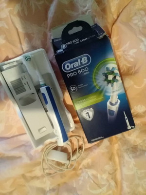 Ηλεκτρική οδοντοβουρτσα Oral B μεταχειρισμένη