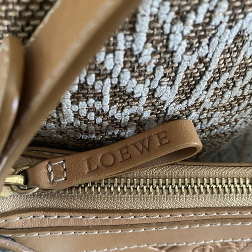 Loewe Puzzle Fold Pouch shoulder bag like new, beige leather