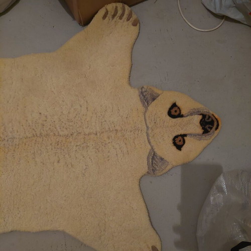 Small wool rug bear like new