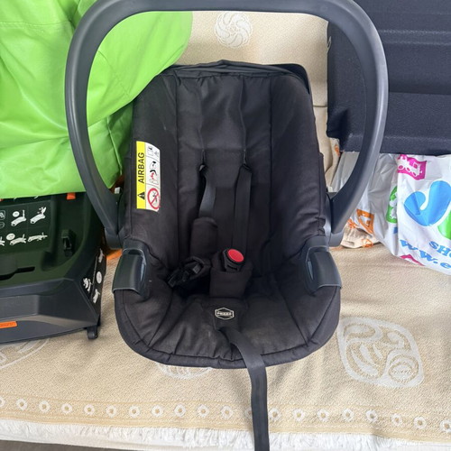 Oyster 3 in 1 stroller like new with isofix base and accessories