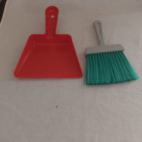 Dustpan and brush set new, 17x12 cm