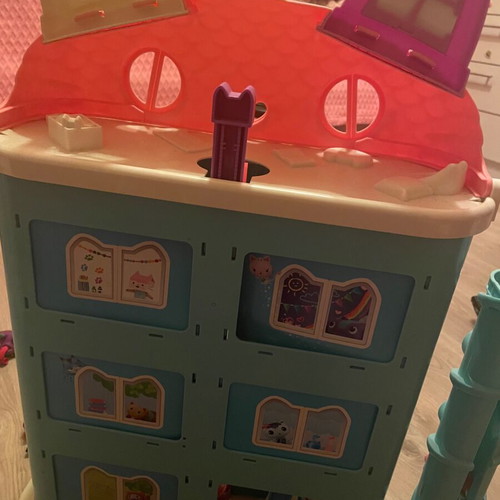 Gabby's Dollhouse playset with Carlita car and all cat figures