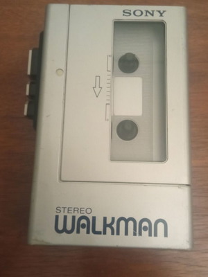 Sony WM-4 Walkman used, for repair or spare parts, broken battery door