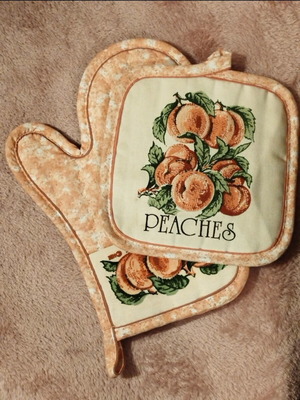 Oven glove and pot holder set like new, cotton