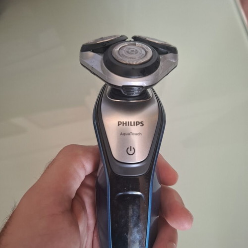 Philips Aquatouch electric shaver like new