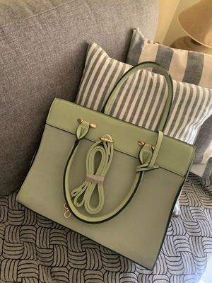 Shoulder bag green in excellent condition